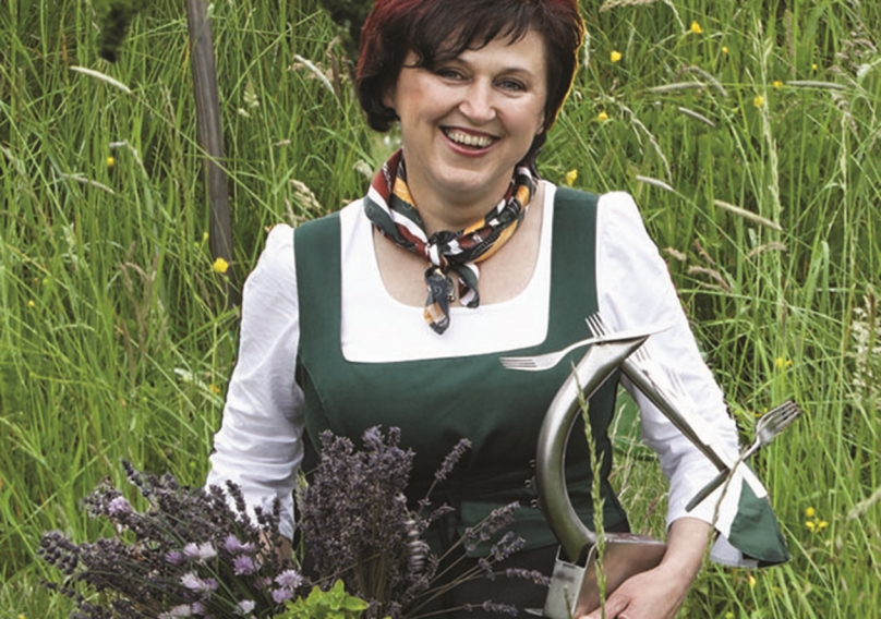 Gastgeberin & Gute Seele des Hauses mit grünem Daumen
Gabriele