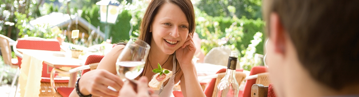 trinken, wein genießen, terrasse, entspannen, essen, gustieren, garten,