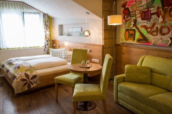 stay only, ohne fruestueck, doppelzimmer, einzelzimmer, kunst, schlafen, couch, malerwinkl