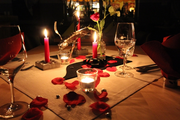 4 Gang Menü, romantisch gedeckt, Valentisdinner