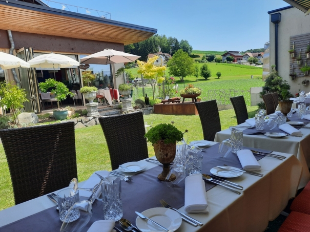 brunch im malerwinkel, malerwinkl brunch, sonntags brunch, �berraschung, vorspeisenbuffet, hauptspeisenbuffet malerwinkl, servierter Brunch, liveband, garten, musik art