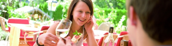 wein trinken, terrasse, music art brunch, lachen