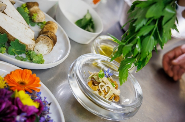 restaurant malerwinkl, malerwinkel, kueche, gault millau, frische zutaten, krauetergarten, gemüse